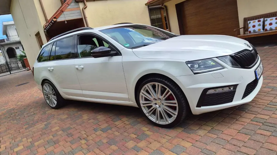 SKODA Octavia -