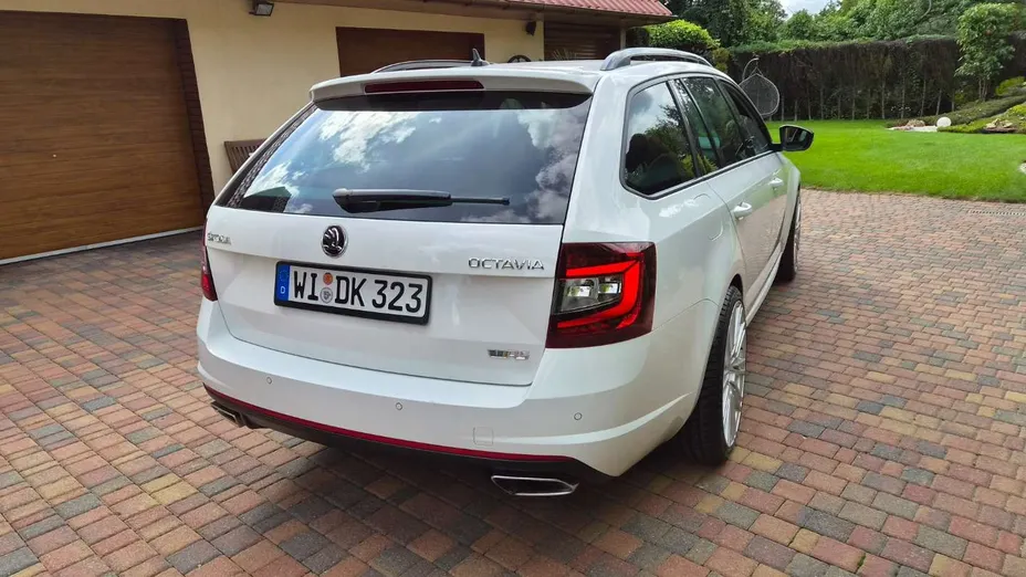 SKODA Octavia -