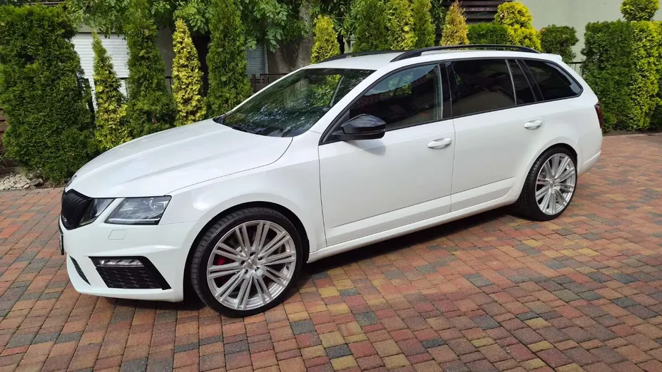 SKODA Octavia -
