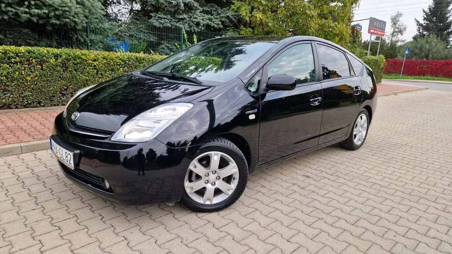 TOYOTA Prius -