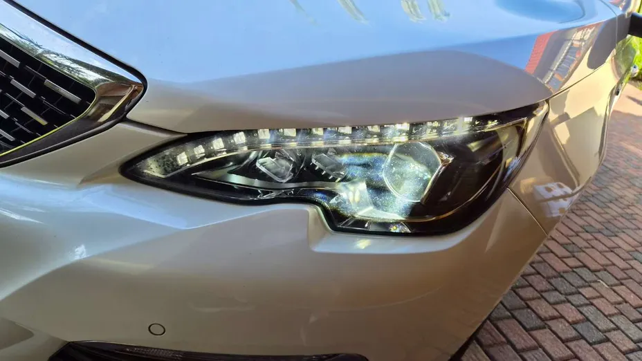 PEUGEOT 308 -
