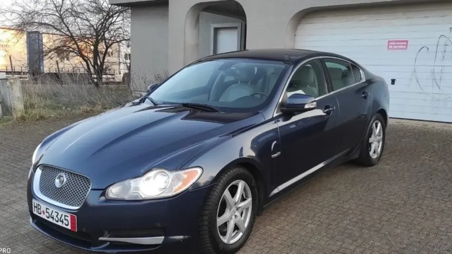 JAGUAR XF -