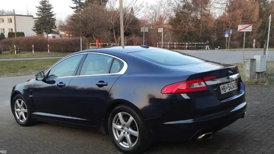 JAGUAR XF -
