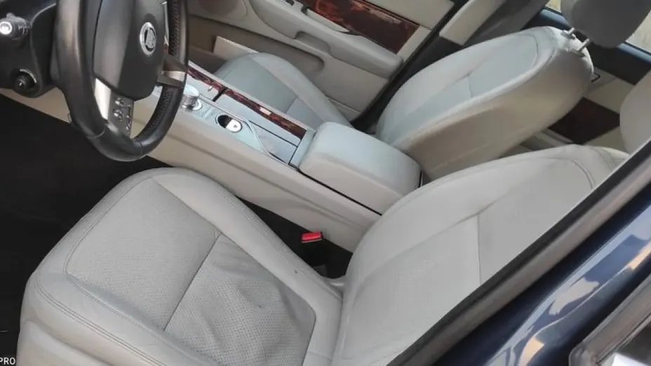 JAGUAR XF -