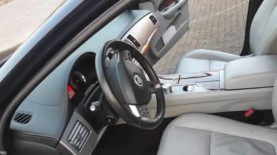 JAGUAR XF -