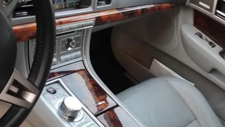 JAGUAR XF -