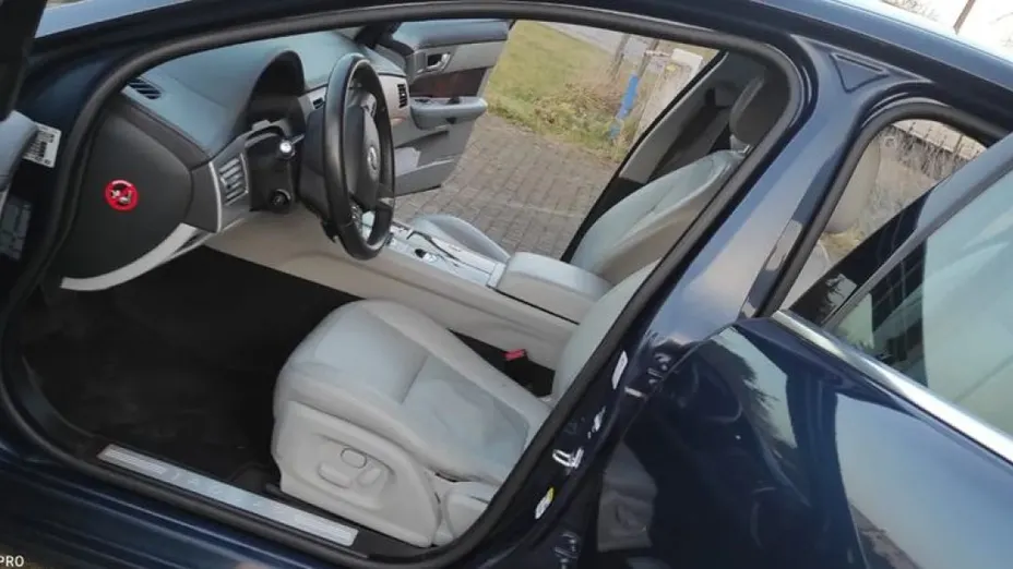 JAGUAR XF -