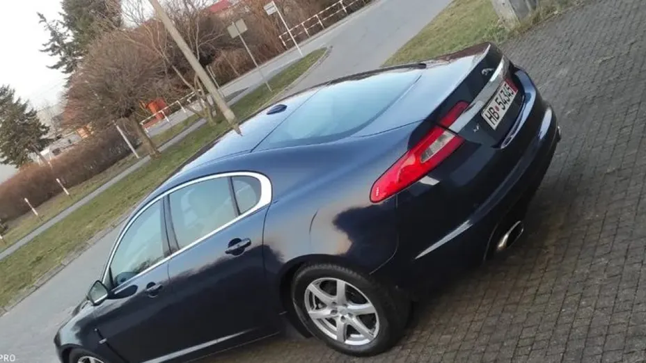 JAGUAR XF -