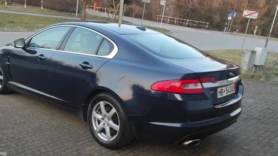 JAGUAR XF -