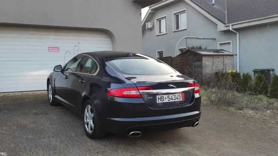 JAGUAR XF -