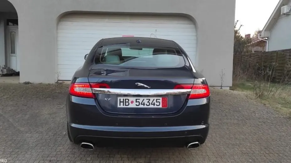 JAGUAR XF -