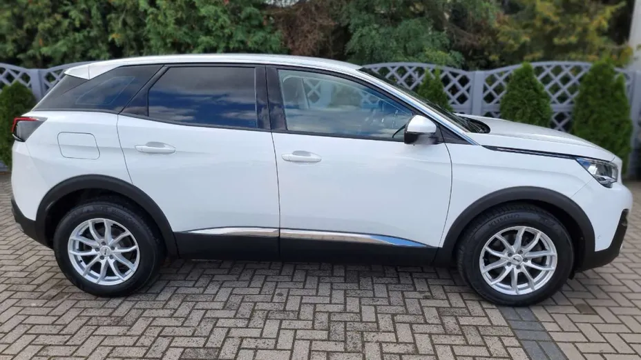 PEUGEOT 3008 -
