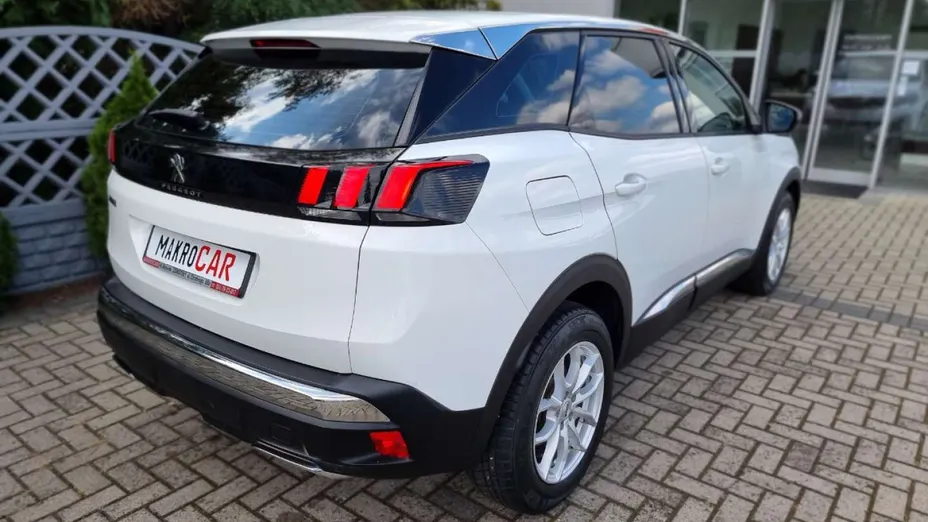 PEUGEOT 3008 -