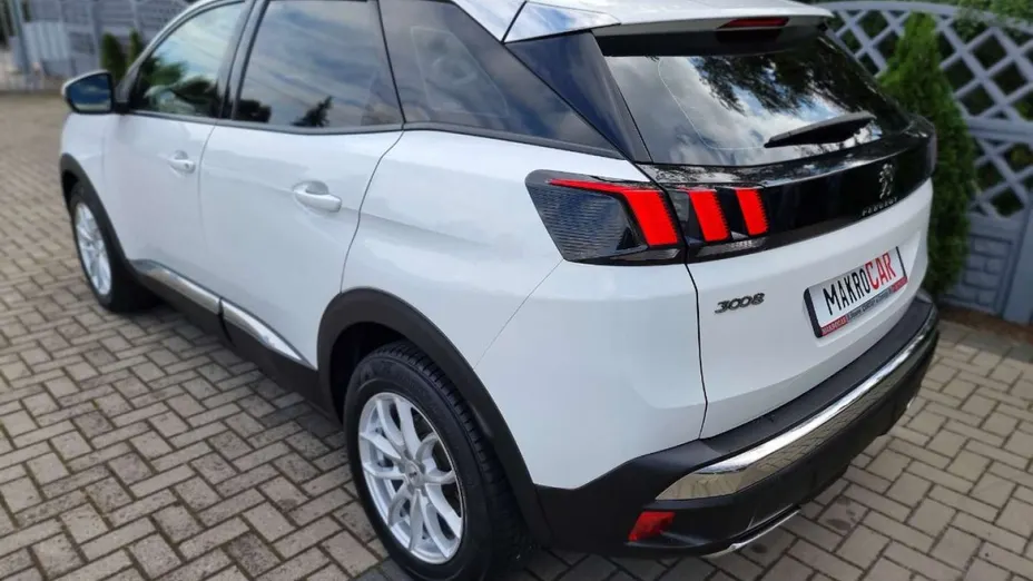 PEUGEOT 3008 -