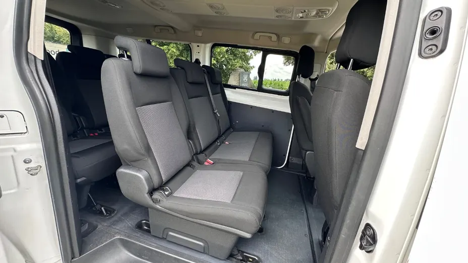 PEUGEOT Traveller -