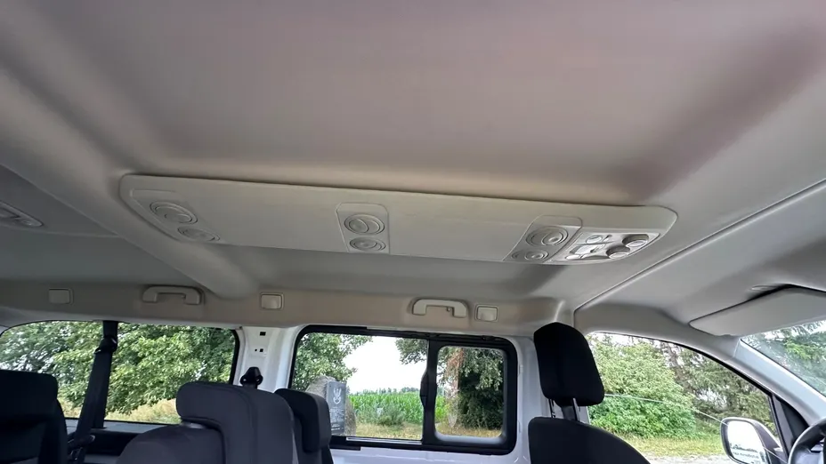PEUGEOT Traveller -