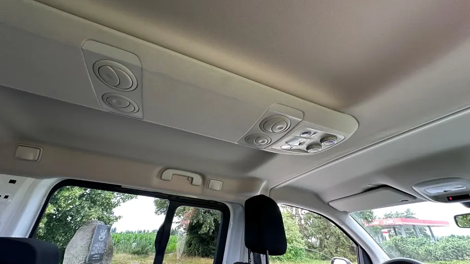 PEUGEOT Traveller -