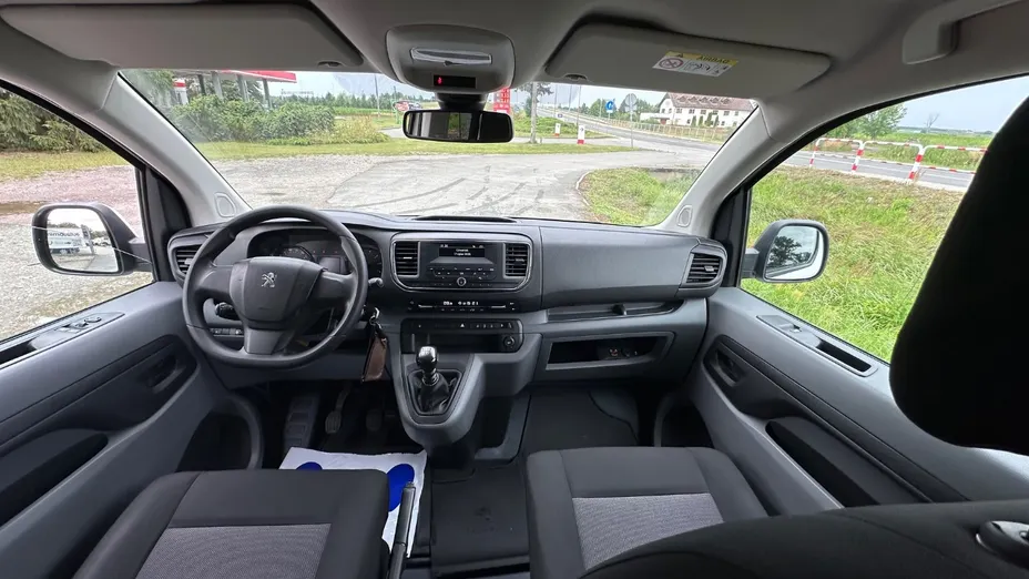 PEUGEOT Traveller -