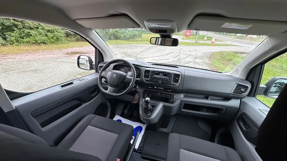 PEUGEOT Traveller -