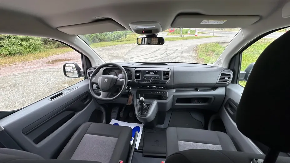 PEUGEOT Traveller -
