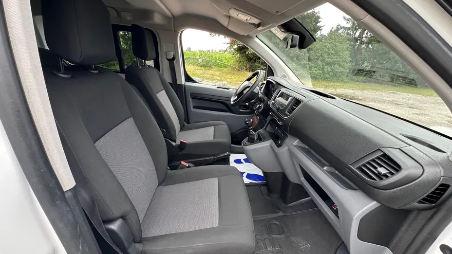 PEUGEOT Traveller -