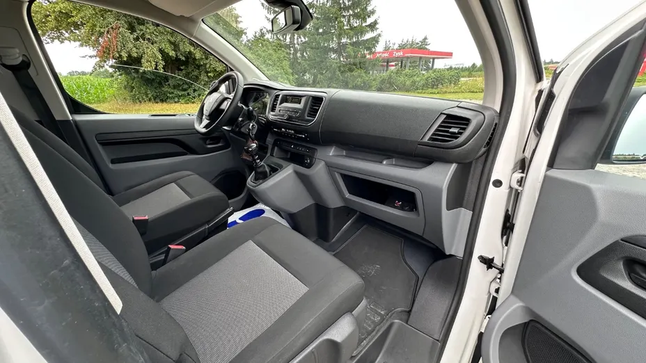 PEUGEOT Traveller -