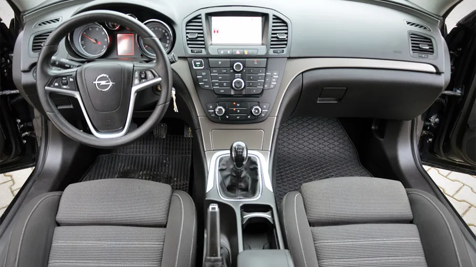 OPEL Insignia -