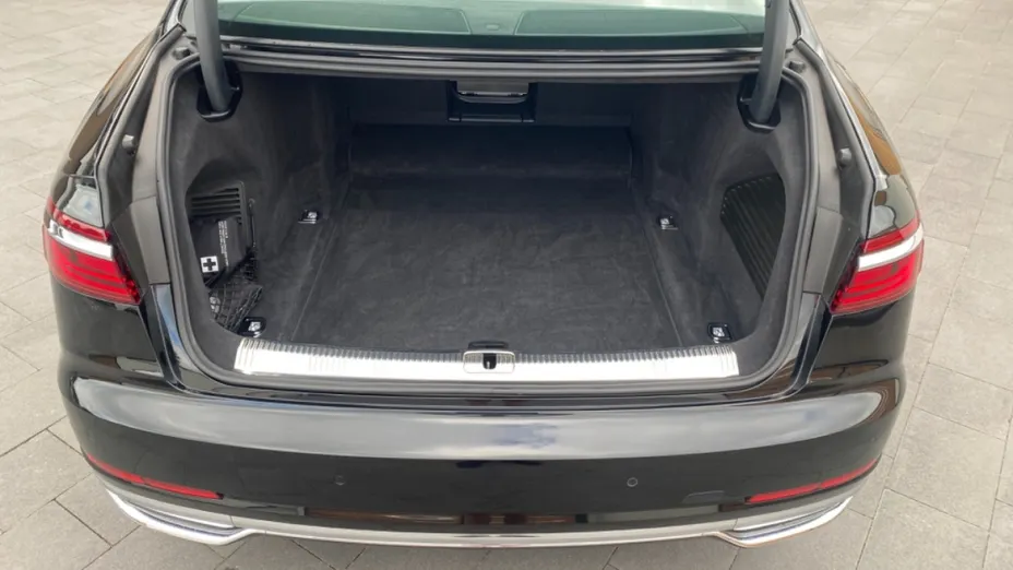 AUDI A8 -