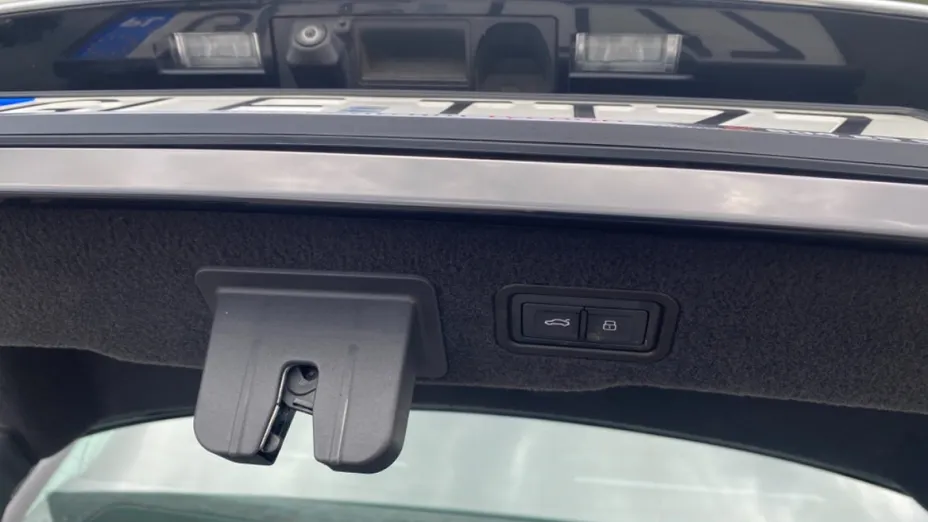 AUDI A8 -