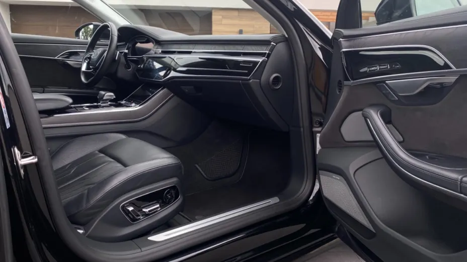 AUDI A8 -