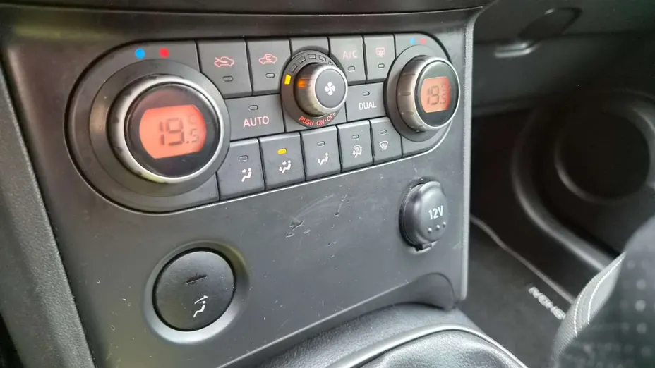 NISSAN Qashqai -