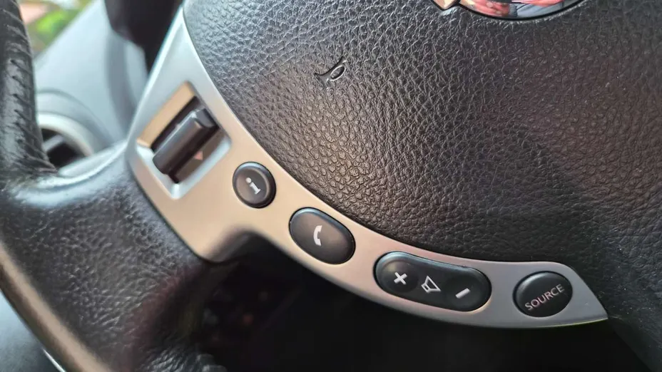 NISSAN Qashqai -