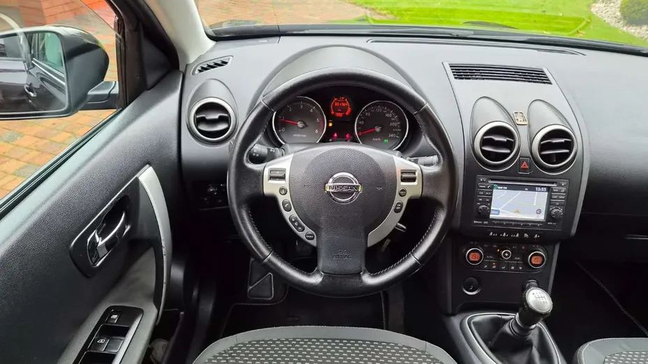 NISSAN Qashqai -