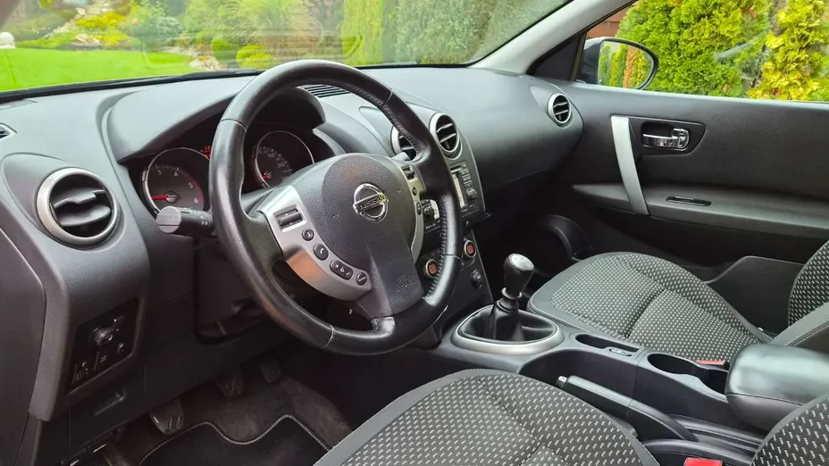 NISSAN Qashqai -