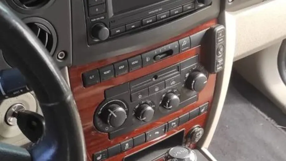 JEEP Commander -