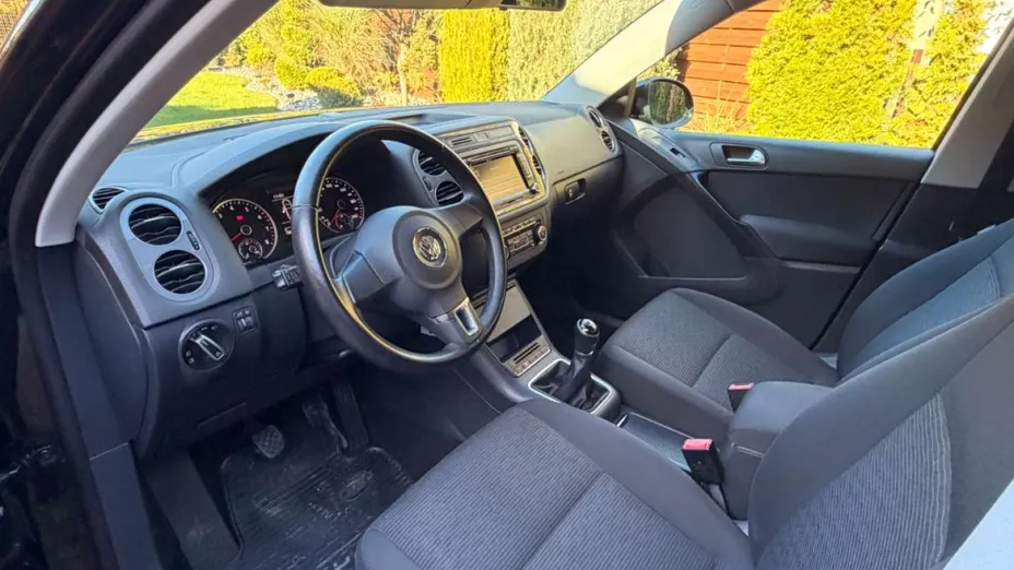 VOLKSWAGEN Tiguan -