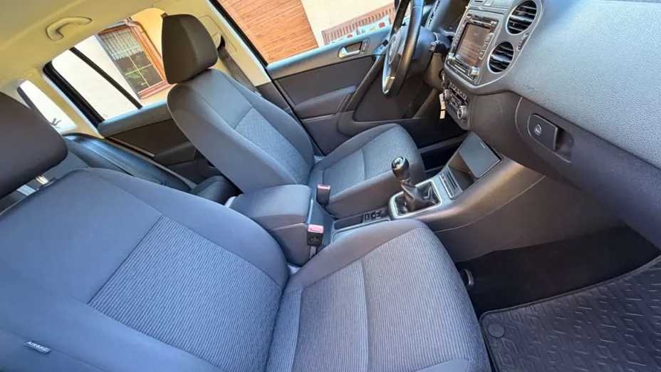VOLKSWAGEN Tiguan -
