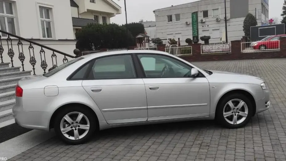 AUDI A4 -