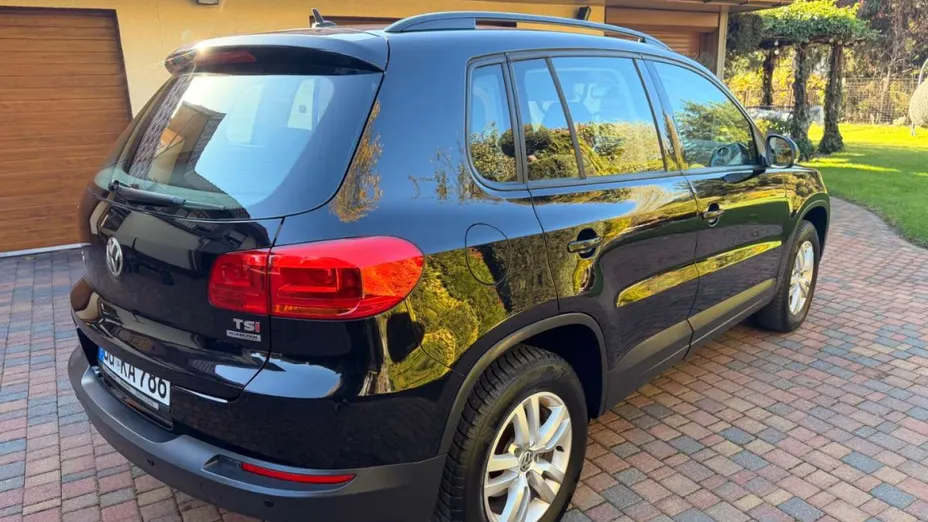 VOLKSWAGEN Tiguan -