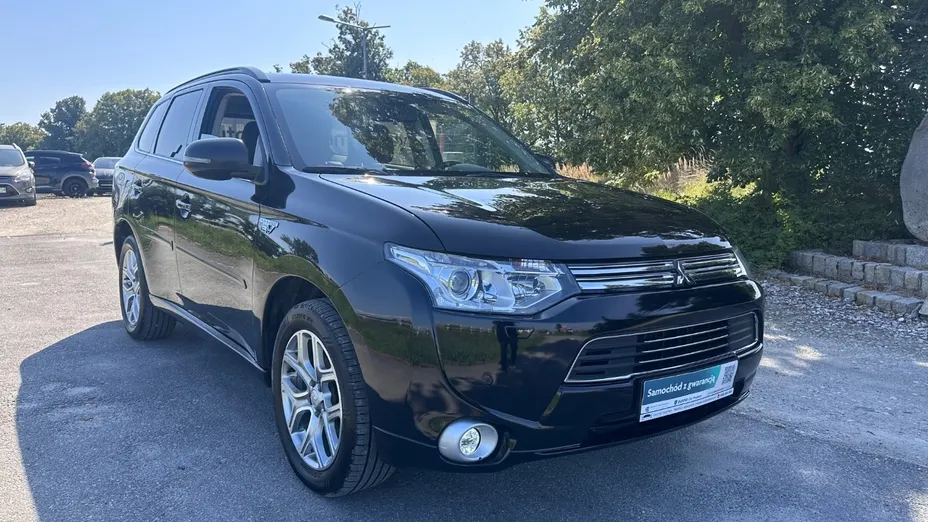MITSUBISHI Outlander -