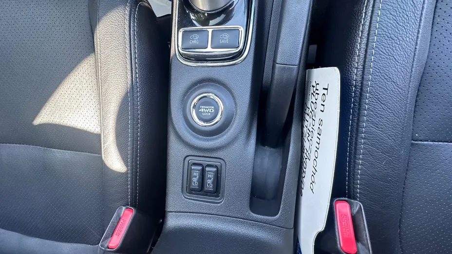 MITSUBISHI Outlander -