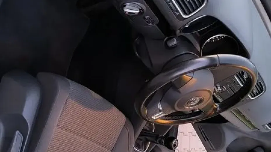 VOLKSWAGEN Golf -