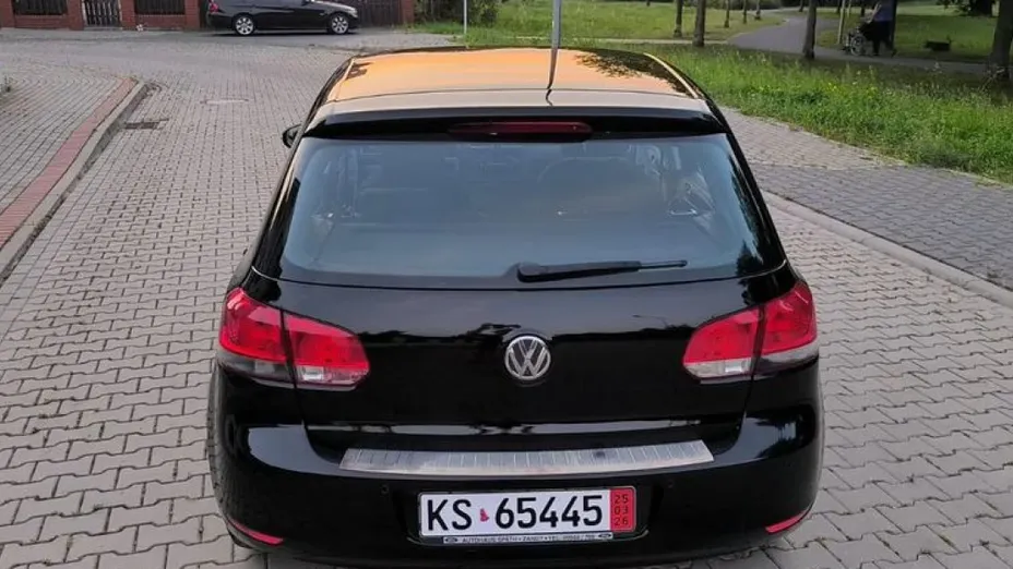 VOLKSWAGEN Golf -