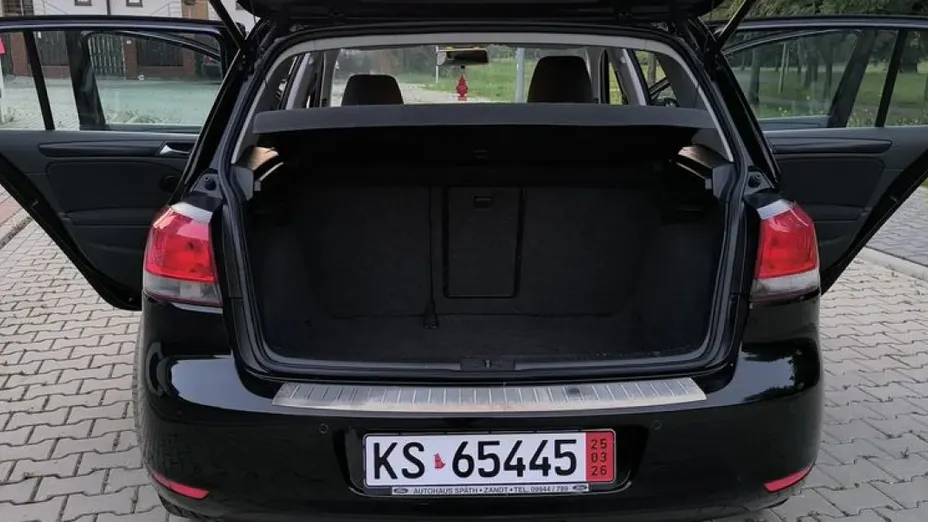 VOLKSWAGEN Golf -