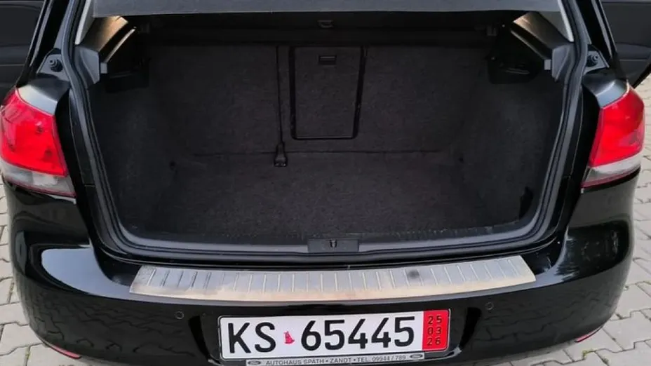 VOLKSWAGEN Golf -