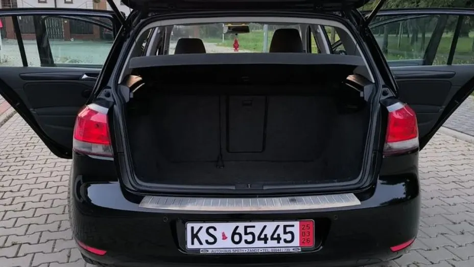 VOLKSWAGEN Golf -