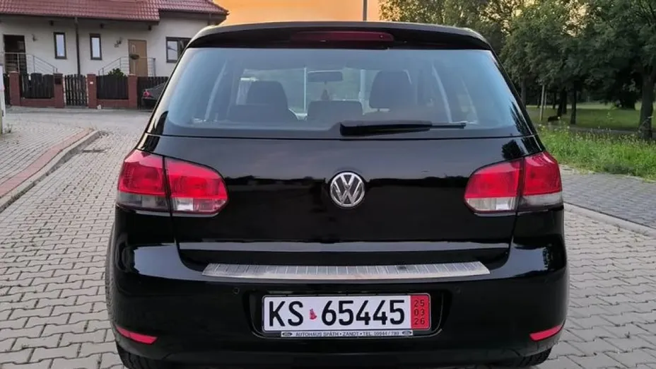 VOLKSWAGEN Golf -
