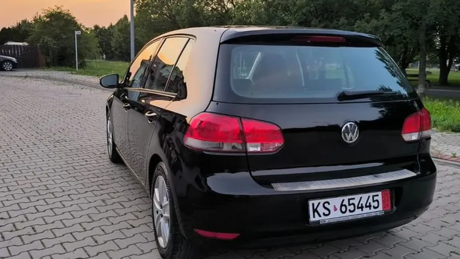 VOLKSWAGEN Golf -