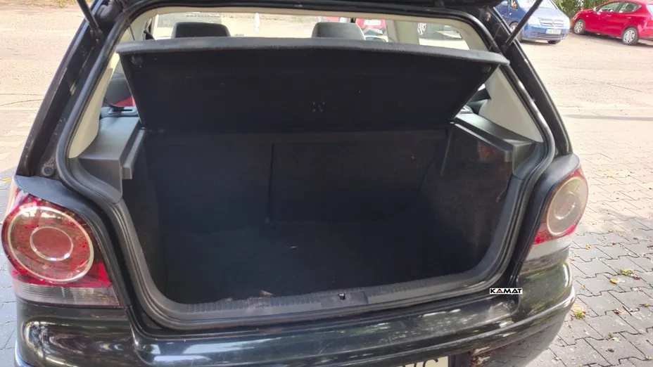 VOLKSWAGEN Polo -