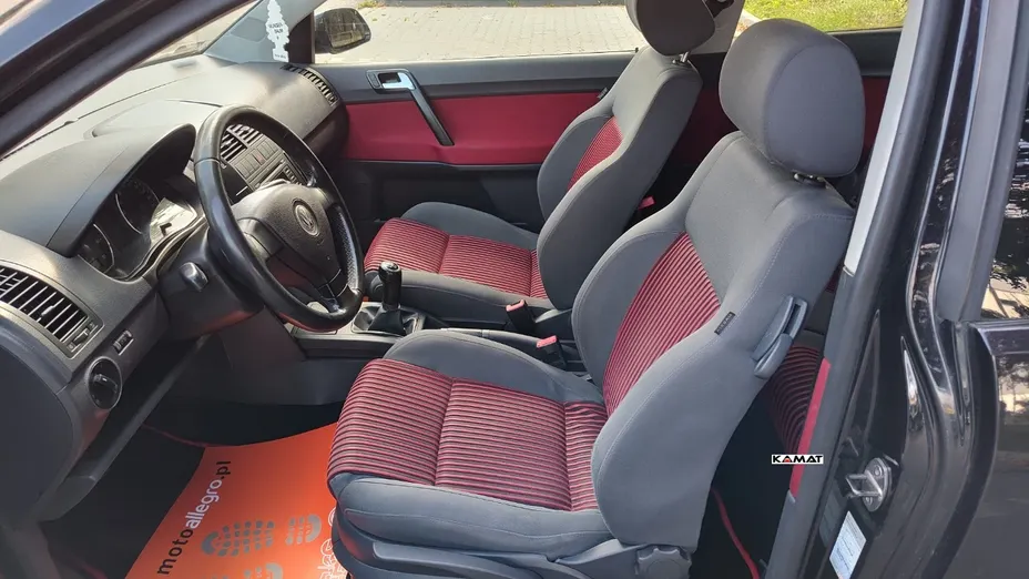 VOLKSWAGEN Polo -